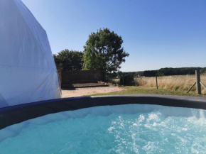 Lincoln Star Dome, Hot tub, BBQ